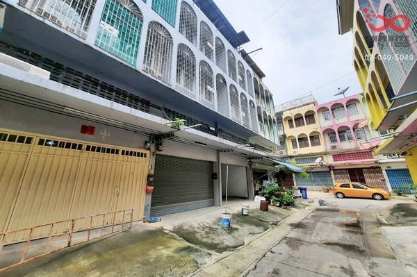 Commercial building for sale, 2 units, 4.5 floors, Suksawat - Rat Burana, near Bang Pakok Market.