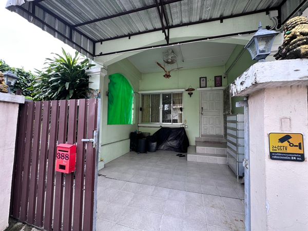Corner Townhouse for Sale | Paradise Terrace Romklao 36 | 28 Sq.w. | Near Suvarnabhumi Airport &amp; Airport Rail Link A Great Opportunity to Own a Spacious Corner Home in One of Lat Krabang's Most Convenient Locations