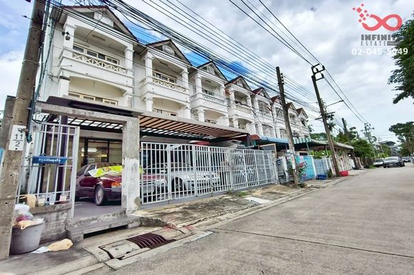 ขายทาวน์โฮม 3 ชั้น 29 ตร.ว. ลาดพร้าว 113 หลังริม  ใกล้รถไฟฟ้าสายสีเหลือง