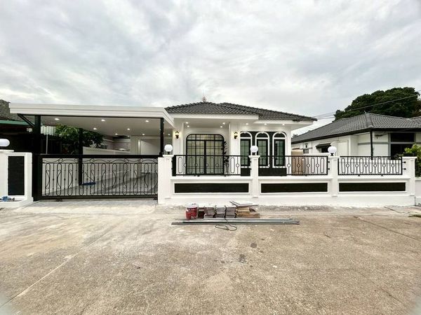 3-bedroom detached house for sale in Classic Home Village, Sriracha, near Lotus Rai Kluay.