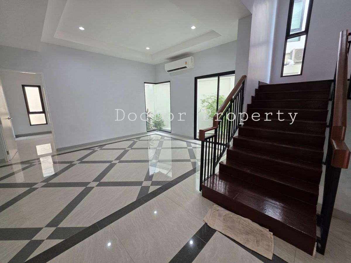 🏡 ขายพูลวิลล่าใหม่เอี่ยม ไม่เคยเข้าอยู่ พร้อมห้องใต้ดิน/ กฤษดานคร 21 68 ตรว 3 ชั้น 5 นอน 6 น้ำ🔥 Brand-New House for SALE-Never Lived In with Pool! Krisada Nakhorn 21 68 Sq.w. 3 Storey House for Sale 5 bed 6 bath – รูปที่ 3