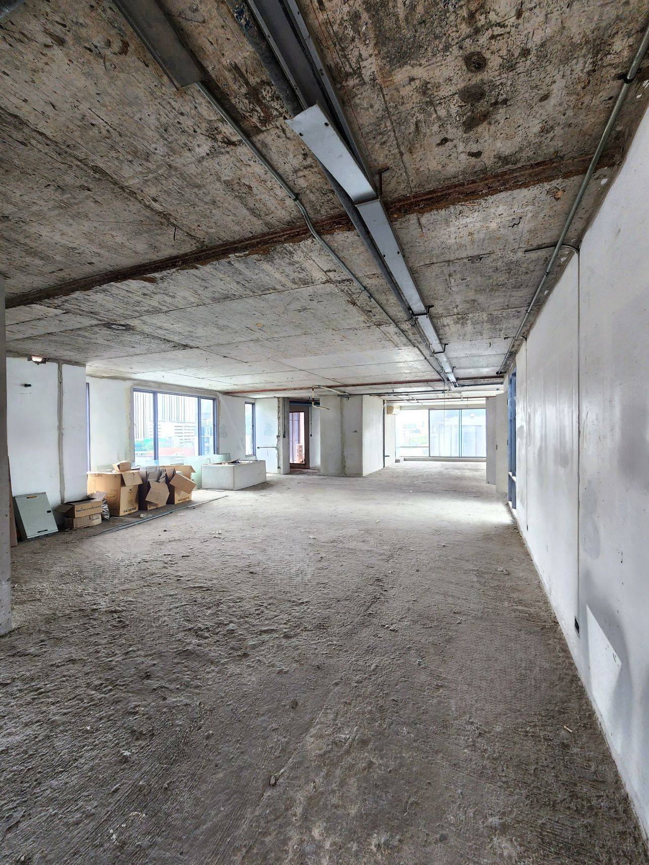 ขายคอนโด พรอม พหลโยธิน 2 ใกล้ BTS อารีย์ เดินเพียง 13 นาที Penthouses ห้องมุม พื้นที่ 206.34 ตรม. มี 3 ห้องนอน 2 ห้องน้ำ ระเบียงกว้าง ได้วิวโล่งกว้างลมพัดตลอด ห้องนี้เหมาะสำหรับคนชอบออกแบบเอง  – รูปที่ 4