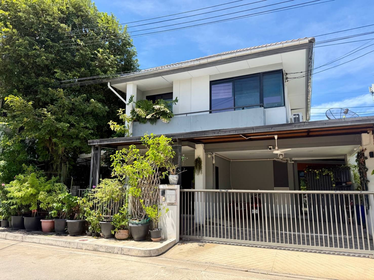 Single house for rent, Atoll Wongwaen-Lam Luk Ka, near BTS (Khu Khot Station), just 8 minutes. Single house for rent, Atoll Wongwaen-Lam Luk Ka, near BTS (Khu Khot Station), just 8 minutes.