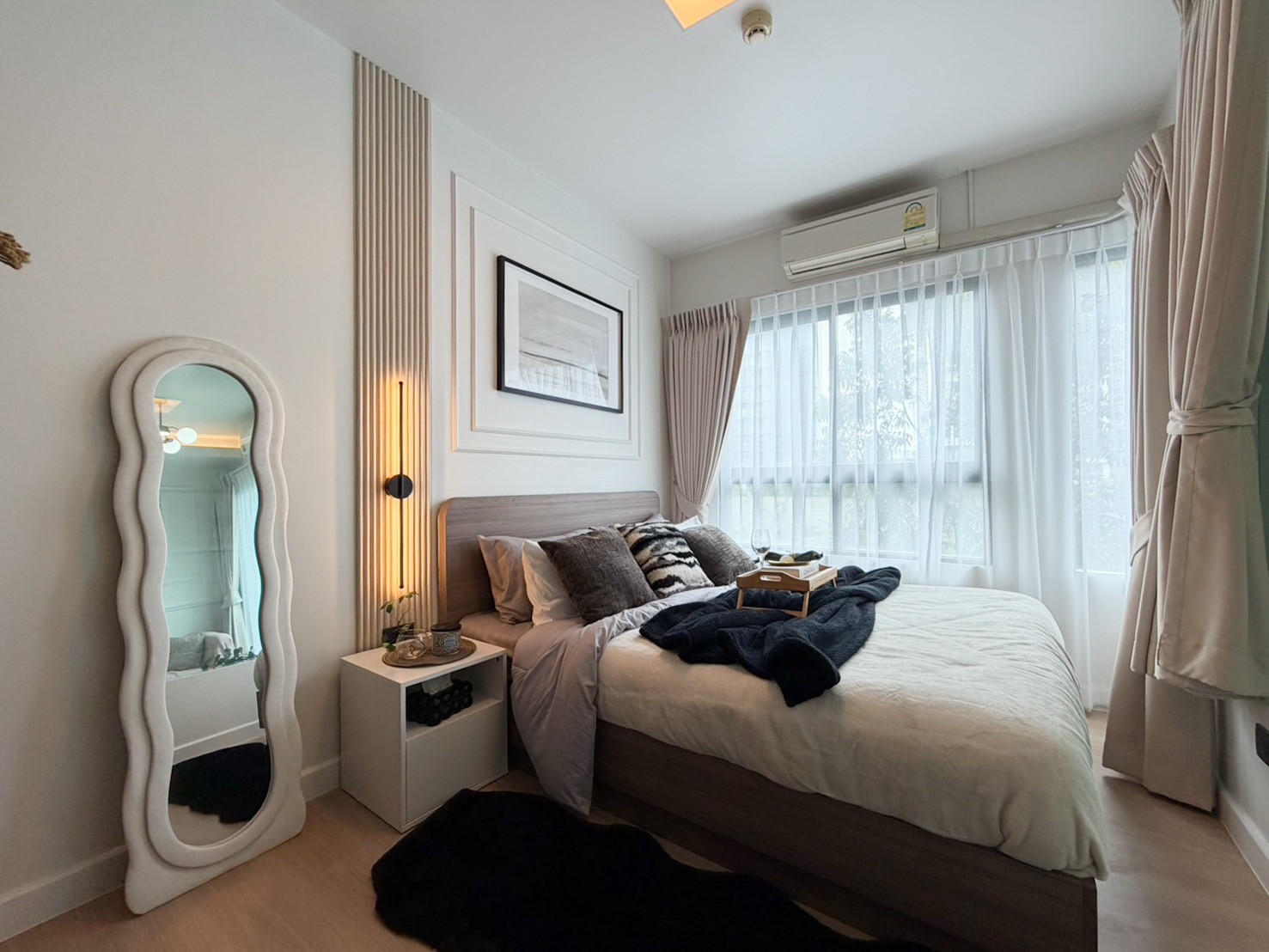 Urgent sale, 1 bedroom, built-in SB, fully furnished, great value.