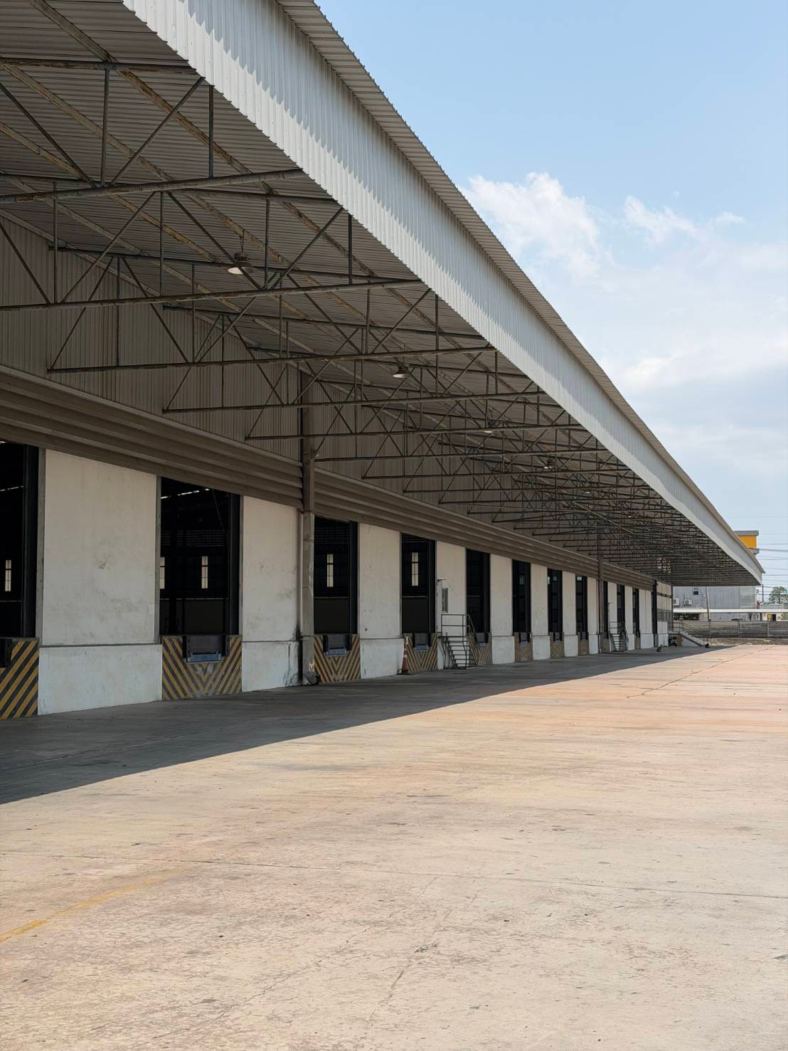 ให้เช่า โรงงาน โกดัง ขนาด 6,000 ตร.ม. ต.หนองขาม อ.ศรีราชา ผังสีม่วง ใกล้ ปิ่นทอง 1,2 ,ใกล้ท่าเรือแหลมฉบัง สนใจติดต่อคุณนันทพันธ์ 0851505763 ให้เช่า โรงงาน โกดัง ขนาด 6,000 ตร.ม. ต.หนองขาม อ.ศรีราชา ผังสีม่วง ใกล้ ปิ่นทอง 1,2 ,ใกล้ท่าเรือแหลมฉบัง สนใจติดต่อคุณนันทพันธ์ 0851505763