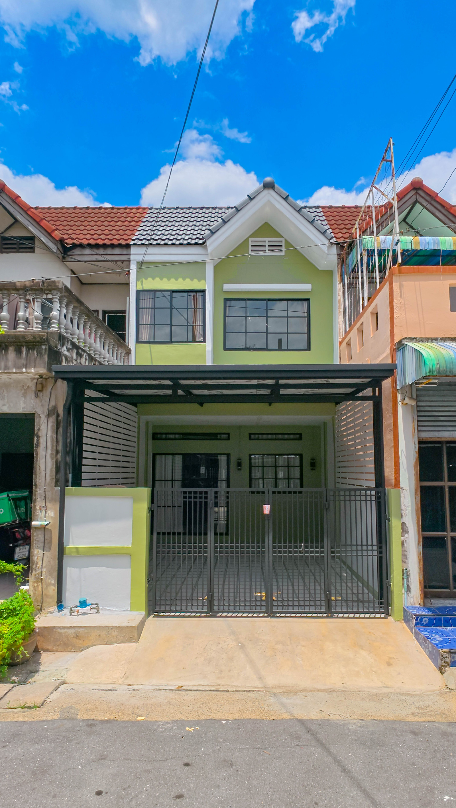 ขายทาวน์เฮ้าส์ 2 ชั้น หมู่บ้าน สินธานี 3 ทำเลนวลจันทร์ 9 รามอินทรา รีโนเวทใหม่พร้อมอยู่ ขายทาวน์เฮ้าส์ 2 ชั้น หมู่บ้าน สินธานี 3 ทำเลนวลจันทร์ 9 รามอินทรา รีโนเวทใหม่พร้อมอยู่