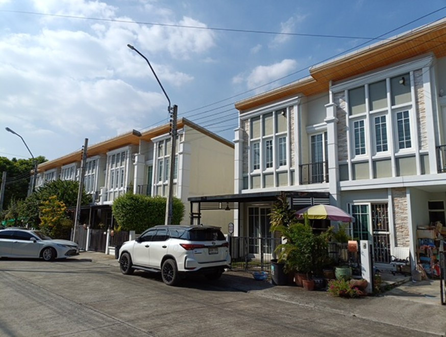 ขายทาวน์เฮ้าส์ 2 ชั้น โครงการโกลเด้นทาวน์ รามอินทรา-คู้บอน – รูปที่ 2