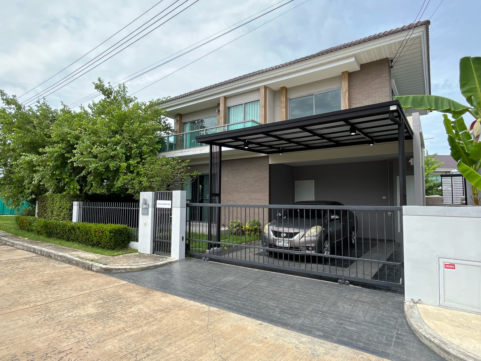 For Rent/Sale Perfect Place Chaengwattana 2, corner house 59.3 square wah.