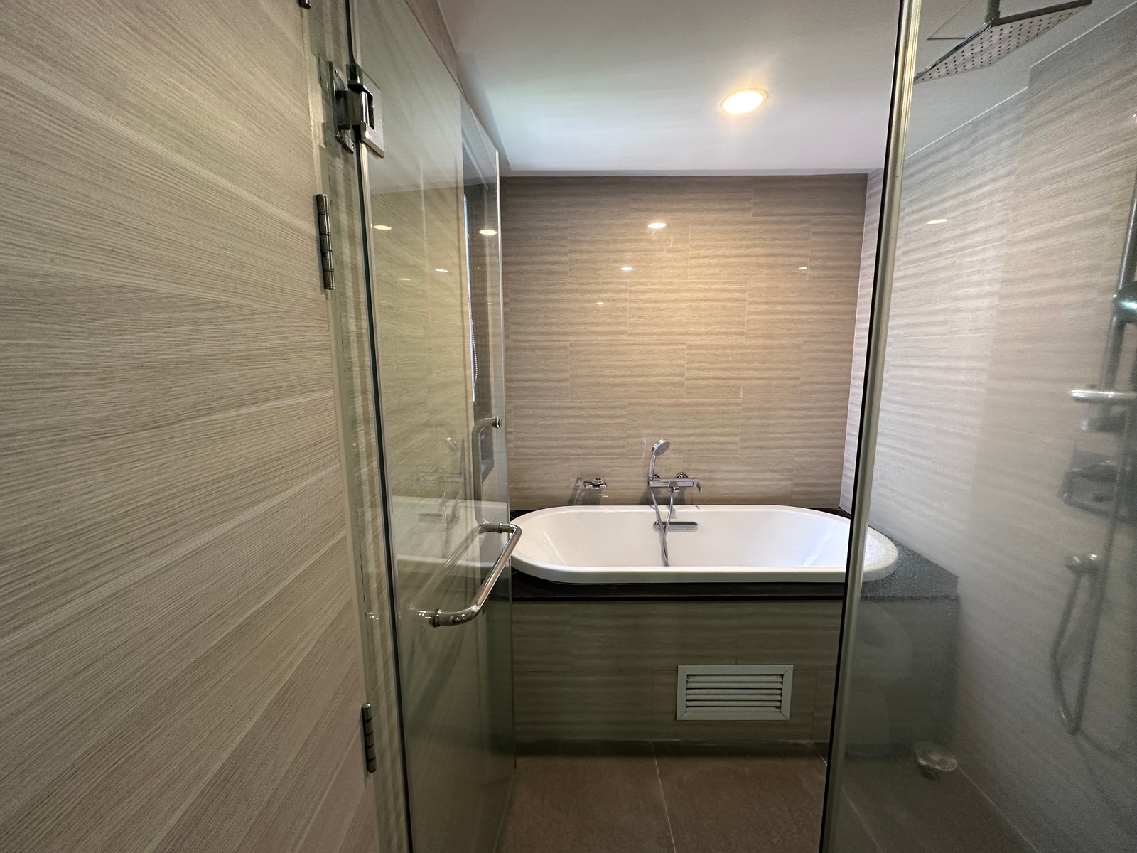 73 ตร.ม. ใจกลาง Langsuan เพียง 55,000 บาท/เดือน – รูปที่ 3