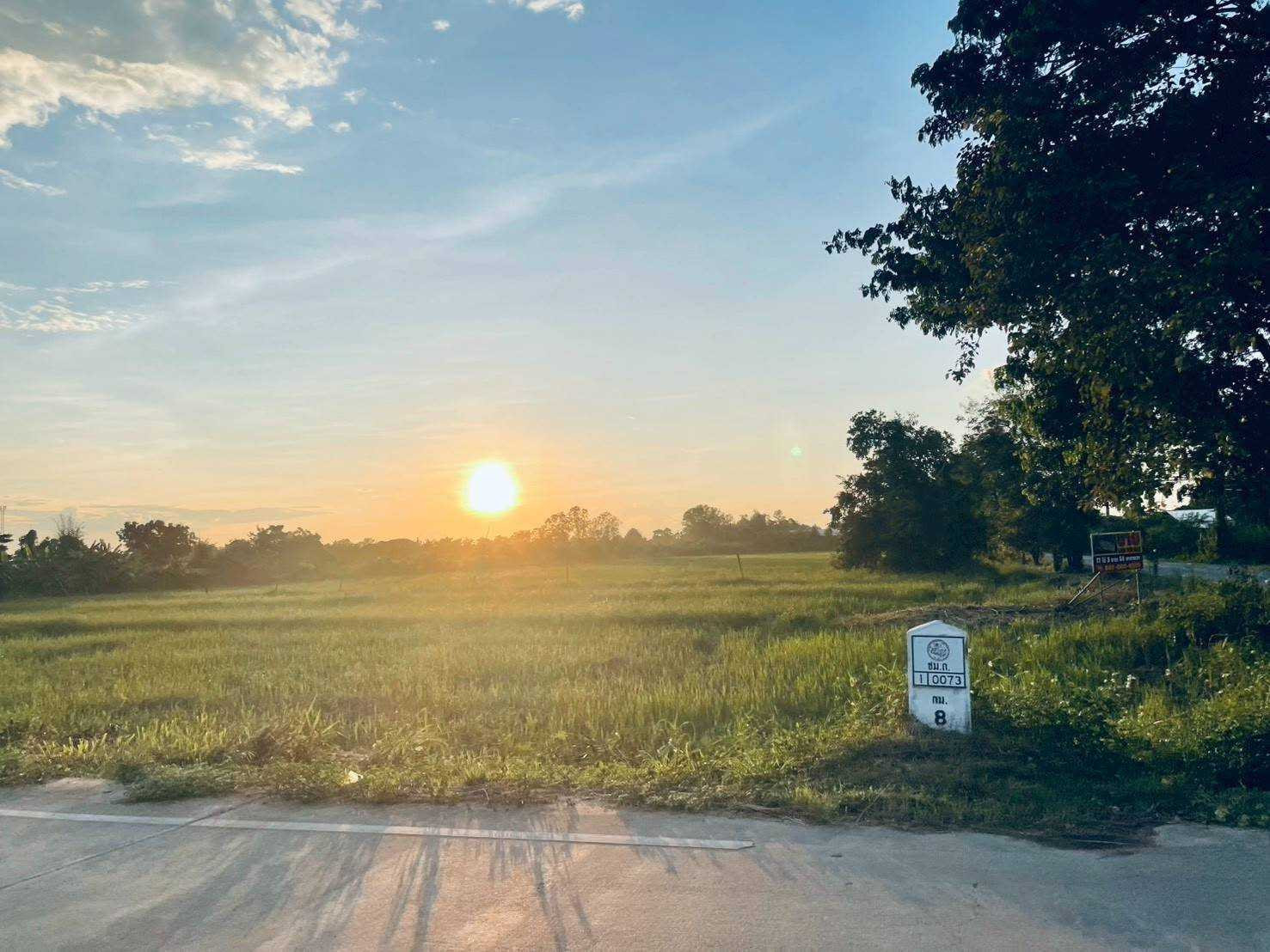 Large plot of land for sale, Buak Khang, San Kamphaeng, Chiang Mai, area 17 rai 3 ngan 68 square wah, next to the road on 2 sides, ready for development.