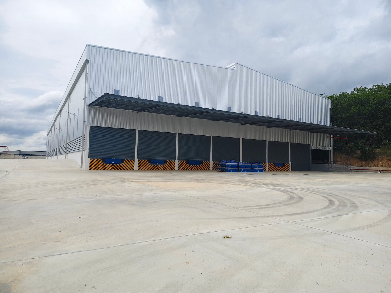 โรงงาน โกดังให้เช่า ขนาด6,000 ตร.ม. ผังสีม่วงลาย ขอรง.4 ได้ ใกล้ บ่อวิน ศรีราชา / ปลวกแดง / ต.พนานิคม มี Dock Leveler 6ช่อง+1 ประตู หม้อแปลง 315 KVA สนใจคิดต่อคุณจิน 0851505763 โรงงาน โกดังให้เช่า ขนาด6,000 ตร.ม. ผังสีม่วงลาย ขอรง.4 ได้ ใกล้ บ่อวิน ศรีราชา / ปลวกแดง / ต.พนานิคม มี Dock Leveler 6ช่อง+1 ประตู หม้อแปลง 315 KVA สนใจคิดต่อคุณจิน 0851505763