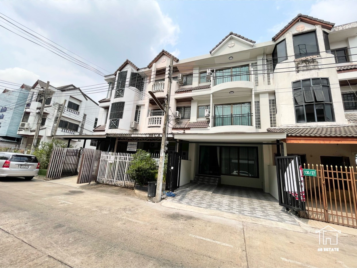ให้เช่า ทาวน์เฮาส์ 3 ชั้น (4 นอน 3 น้ำ) **หมู่บ้านนวลจันทร์** รามอินทรา 40 แยก 6  --800 ม. จาก BTS รามอินทรา ก.ม. 6--