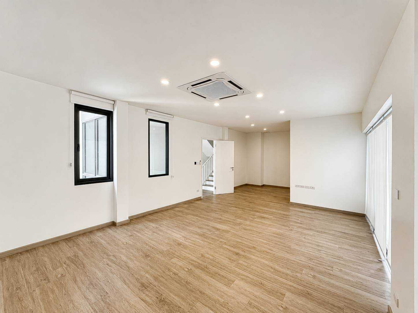 Home Office for rent, next to Vibhavadi Road, only **50 meters** 270 sq m. 42 sq m. Suitable for companies, startups, offices or residences, near Don Mueang Airport. Home Office for rent, next to Vibhavadi Road, only **50 meters** 270 sq m. 42 sq m. Suitable for companies, startups, offices or residences, near Don Mueang Airport.
