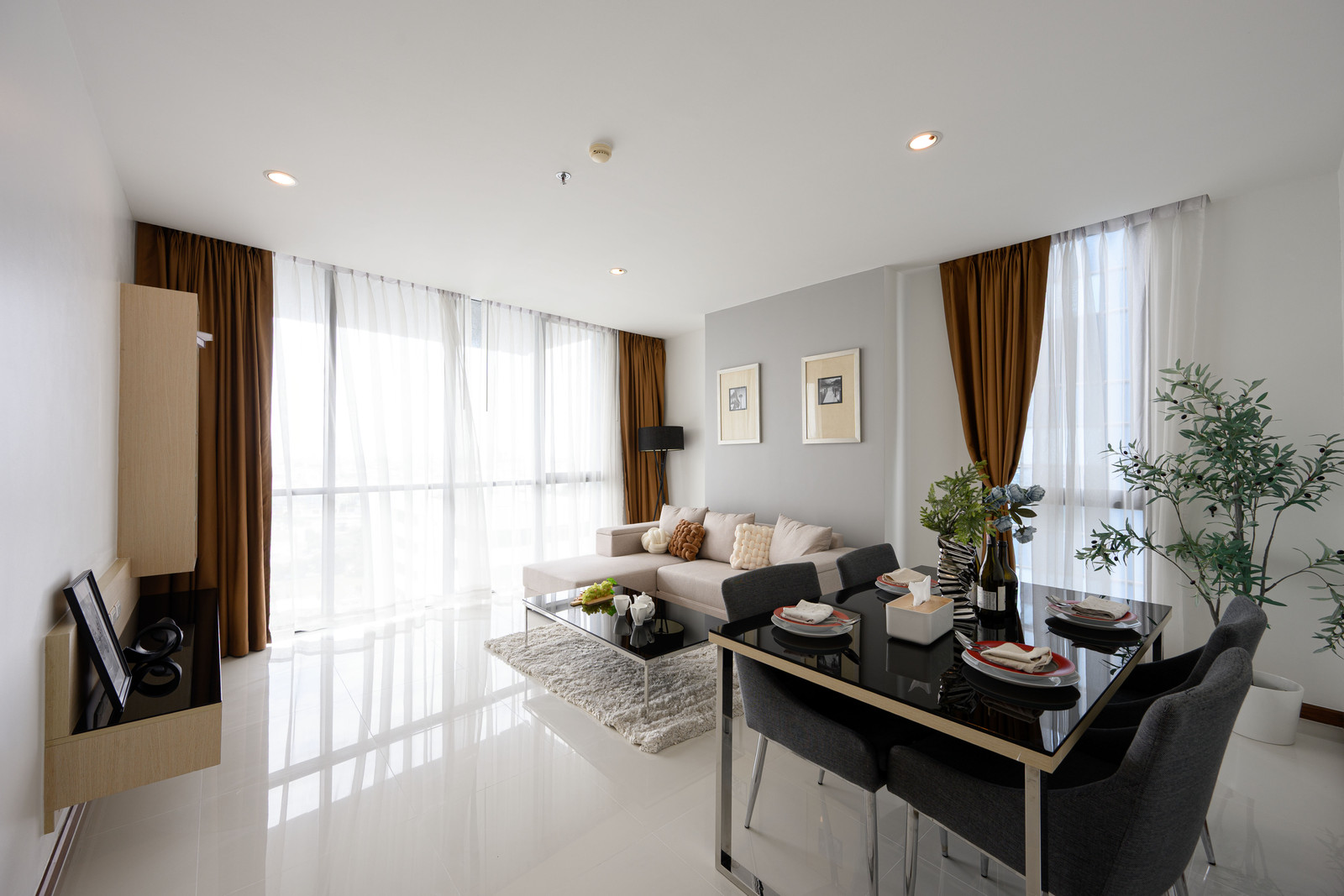 Renovated room, ready to move in, in the heart of Ekkamai, better price than when it opened.