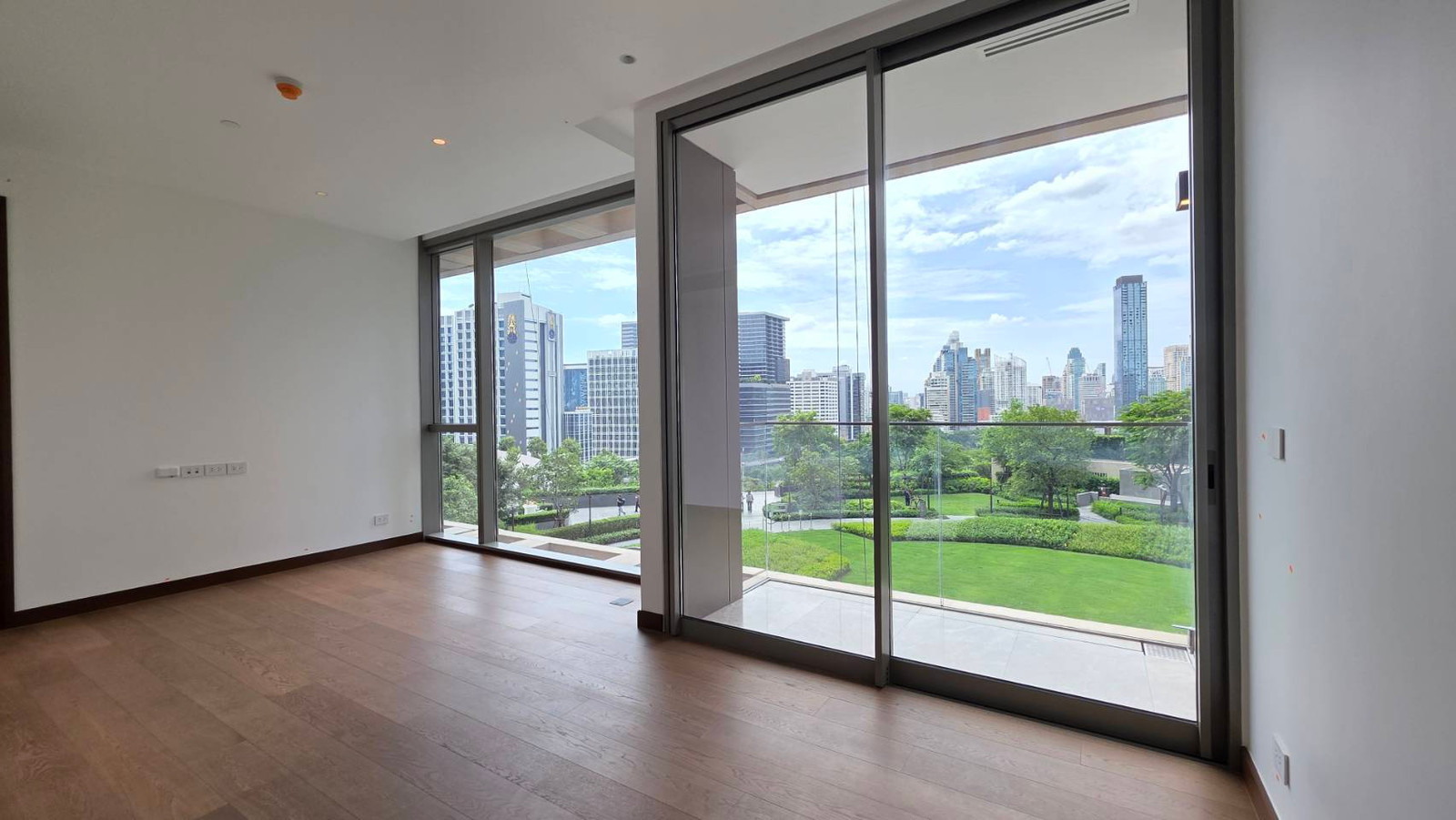 2-Bedroom Condo for Sale at Dusit Parkside with Lumpini View 2-Bedroom Condo for Sale at Dusit Parkside with Lumpini View