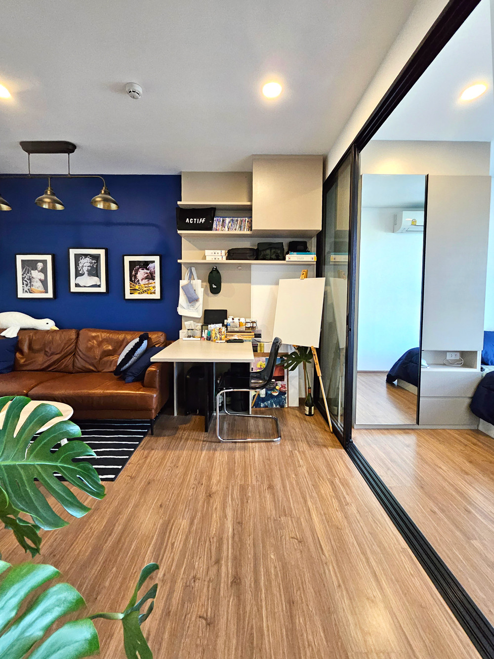 [For sale or rent] Condo The Origin Ram 209 Interchange (The Origin Ram 209), 21st floor, size 31 sq m, 1 bedroom, 1 office room, next to 2 electric train lines, open view.