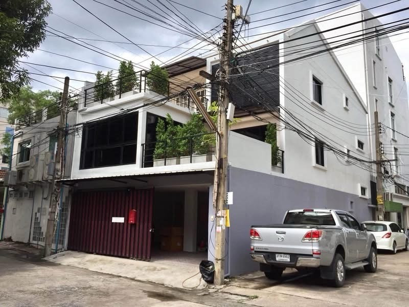ปล่อยเช่า โฮมออฟฟิศ ซอยเอกมัย สุขุมวิท 63 ใกล้ รถไฟฟ้า BTS เอกมัย 600 เมตร มีที่จอดรถ 3 คัน ปล่อยเช่า โฮมออฟฟิศ ซอยเอกมัย สุขุมวิท 63 ใกล้ รถไฟฟ้า BTS เอกมัย 600 เมตร มีที่จอดรถ 3 คัน