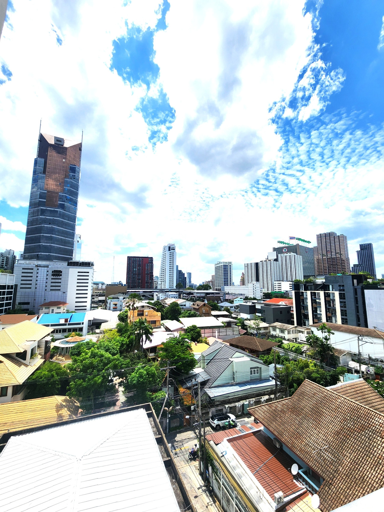 Condo for sale: Prom Phahonyothin 2, near BTS Ari, walking distance, only 3 minutes. Penthouses, corner room, area 206.34 sq m., 3 bedrooms, 2 bathrooms, wide balcony, wide open view, wind blowing all the time. This room is suitable for people who like to Condo for sale: Prom Phahonyothin 2, near BTS Ari, walking distance, only 3 minutes. Penthouses, corner room, area 206.34 sq m., 3 bedrooms, 2 bathrooms, wide balcony, wide open view, wind blowing all the time. This room is suitable for people who like to