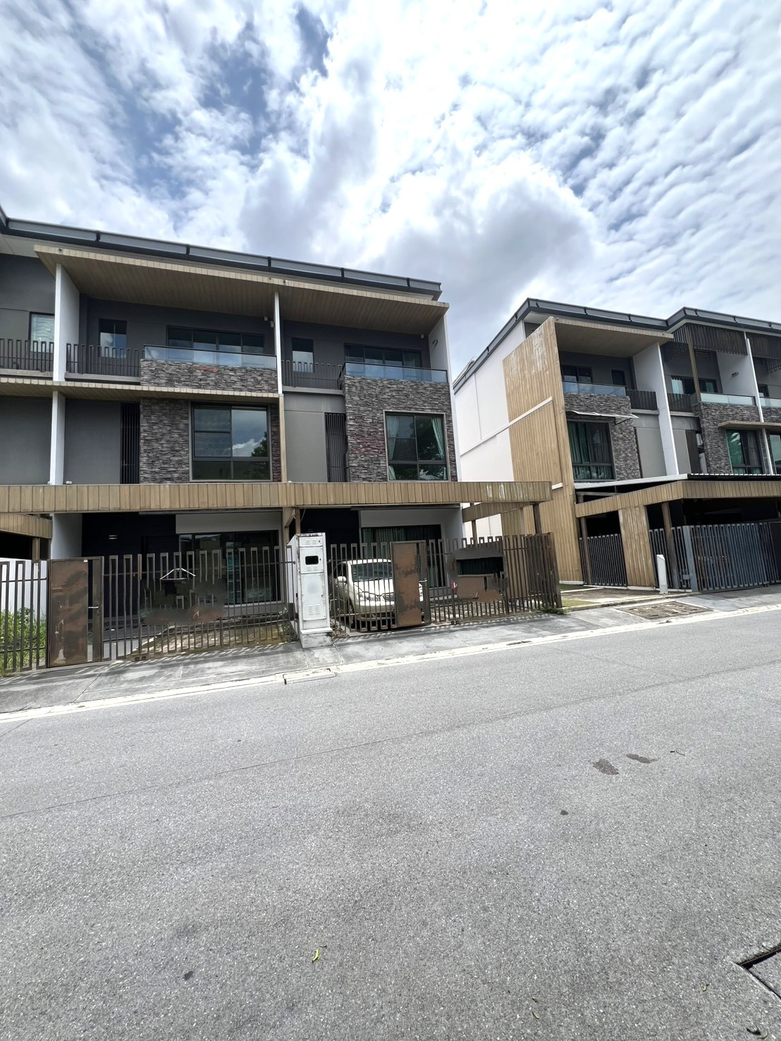 For rent, Landmark Ekkamai-Ramintra Sukonthasawat, near Ekkamai-Ramintra Expressway, Chokchai School.