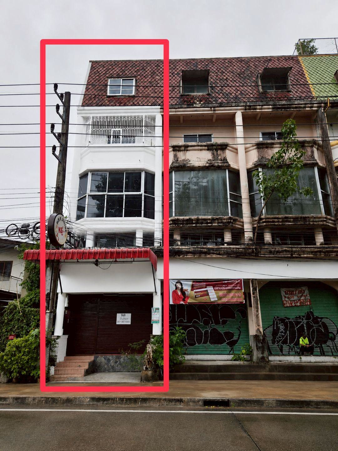 97994 - Commercial building for sale, 5 and a half floors, next to the superhighway. Chiang Mai-Lampang Near Khuang Sing intersection, potential location suitable for business and investment.