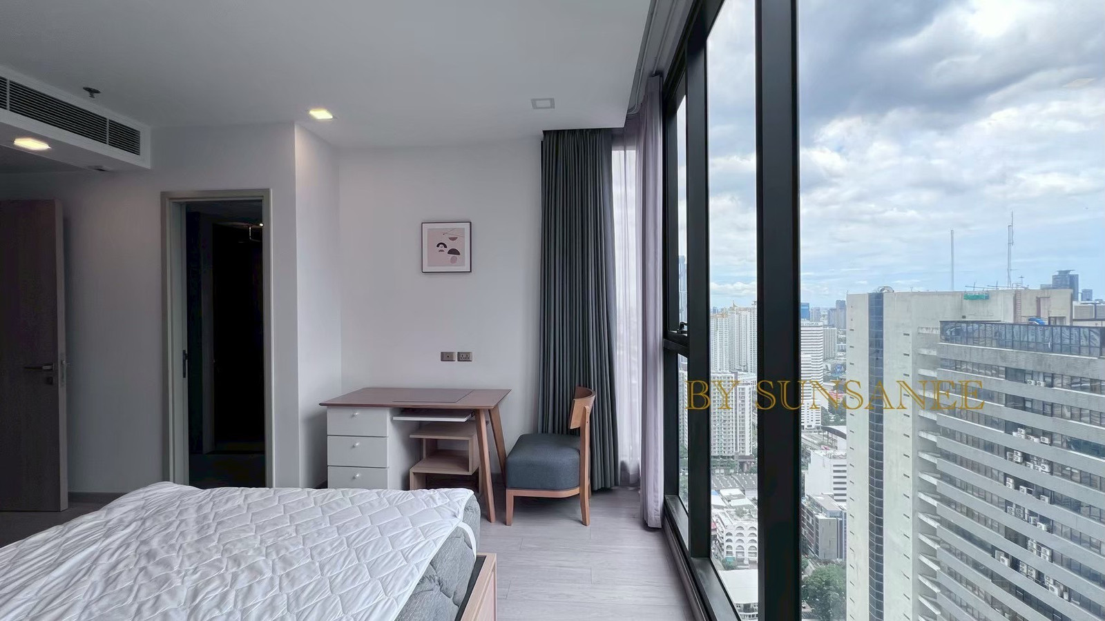 One9Five | 2 bedrooms for rent, beautifully decorated, very beautiful view, saw many buildings move to Ratchada. Conveniently located building near the expressway and near Central Rama 9. One9Five | 2 bedrooms for rent, beautifully decorated, very beautiful view, saw many buildings move to Ratchada. Conveniently located building near the expressway and near Central Rama 9.
