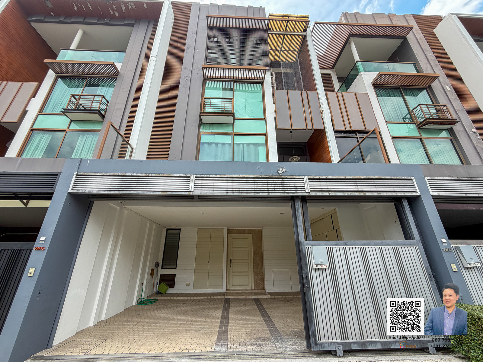 Priced Below the 's Total Investment! Luxury Sansiri Townhome in Sukhumvit 65, Near BTS Ekkamai Priced Below the 's Total Investment! Luxury Sansiri Townhome in Sukhumvit 65, Near BTS Ekkamai