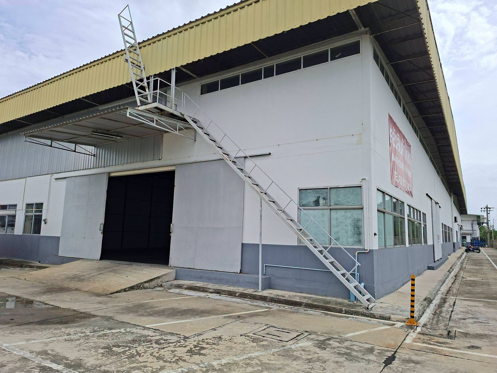 Warehouse for rent, purple area
