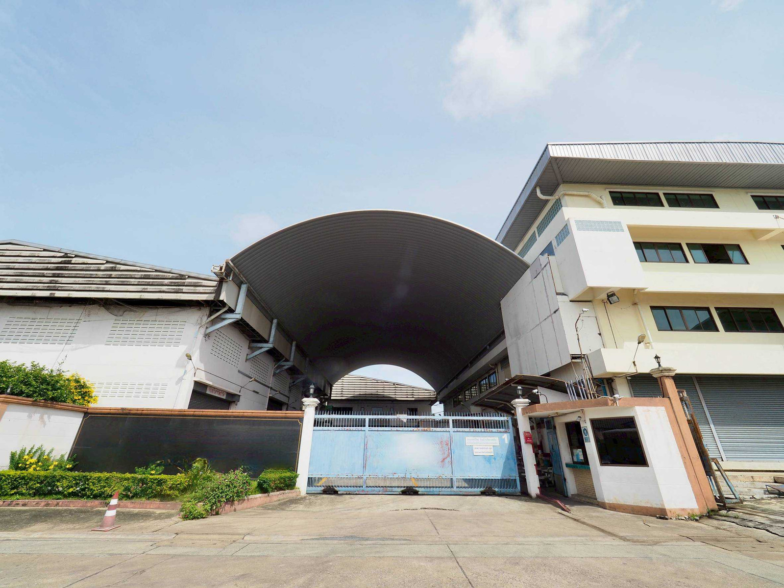 Plastic production factory for sale with land, Phang Muang, 4-0-85.1 rai, with factory certificate 4