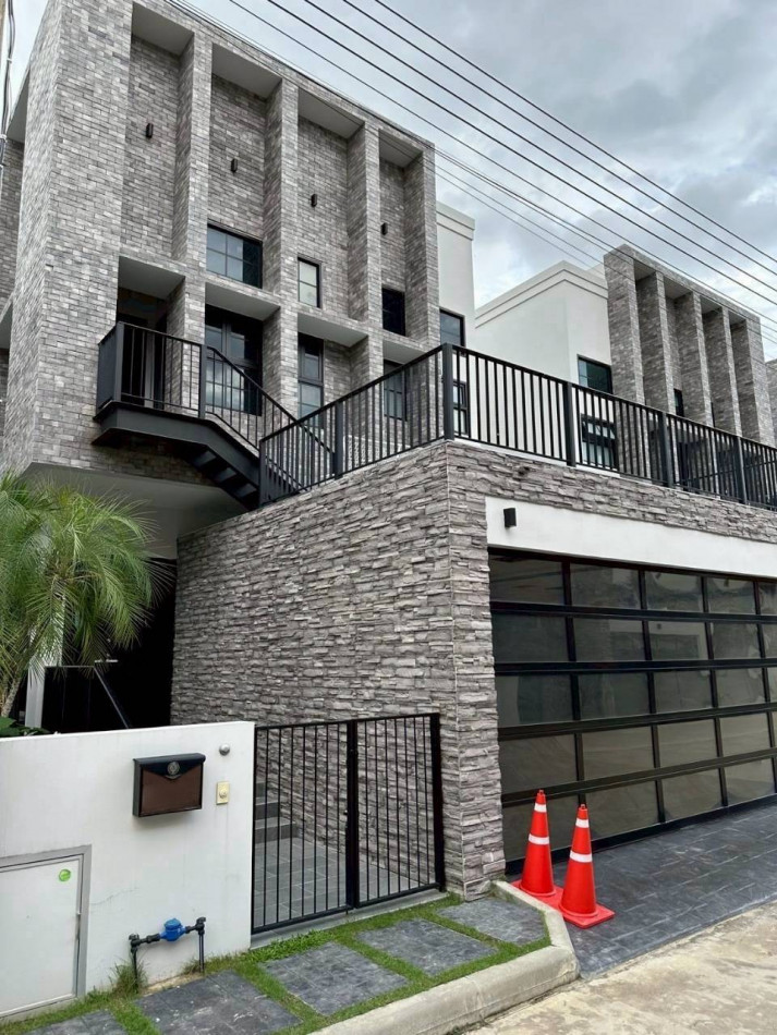 Detached House for Sale, 42.50 sq.w., Near Payap University and CentralPlaza Chiang Mai
