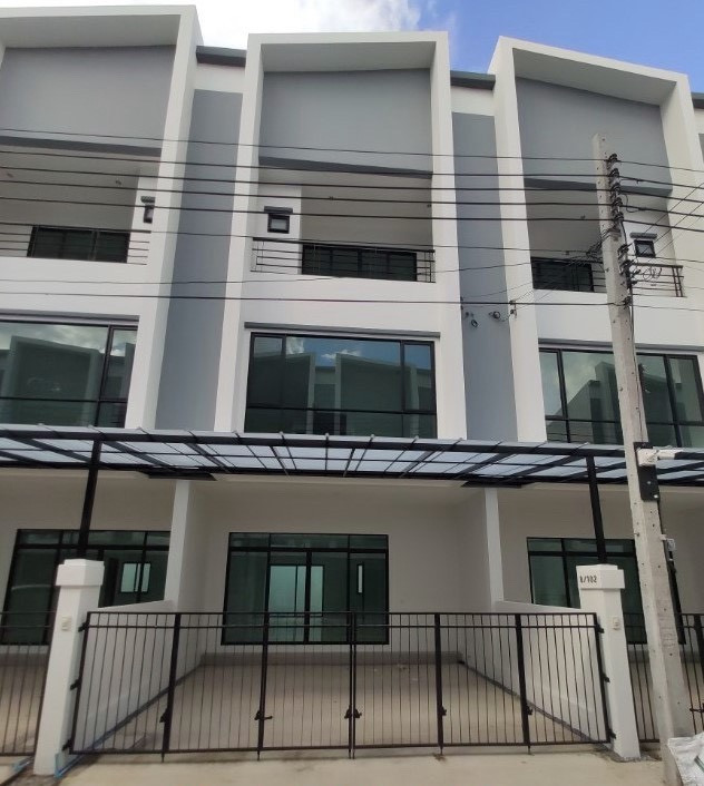 M1756 Luxury townhome for rent, Cordiz at Udomsuk. M1756 Luxury townhome for rent, Cordiz at Udomsuk.