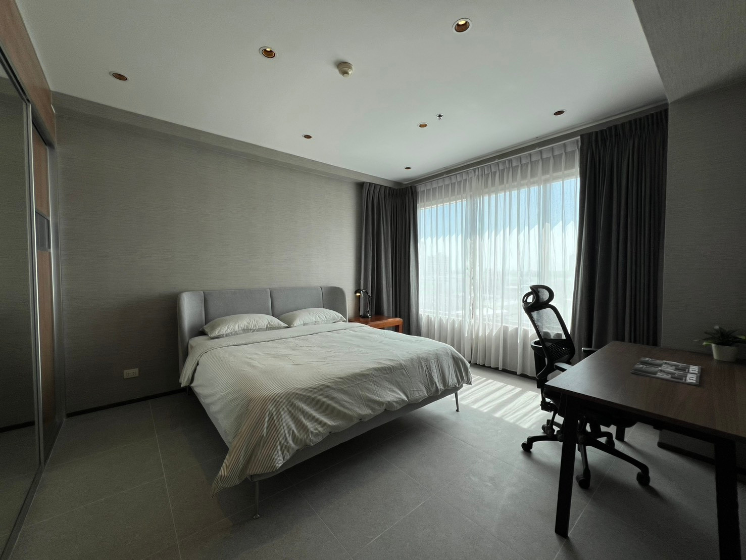 65 sq m. near EmQuartier, only 55,000 baht/month. 65 sq m. near EmQuartier, only 55,000 baht/month.