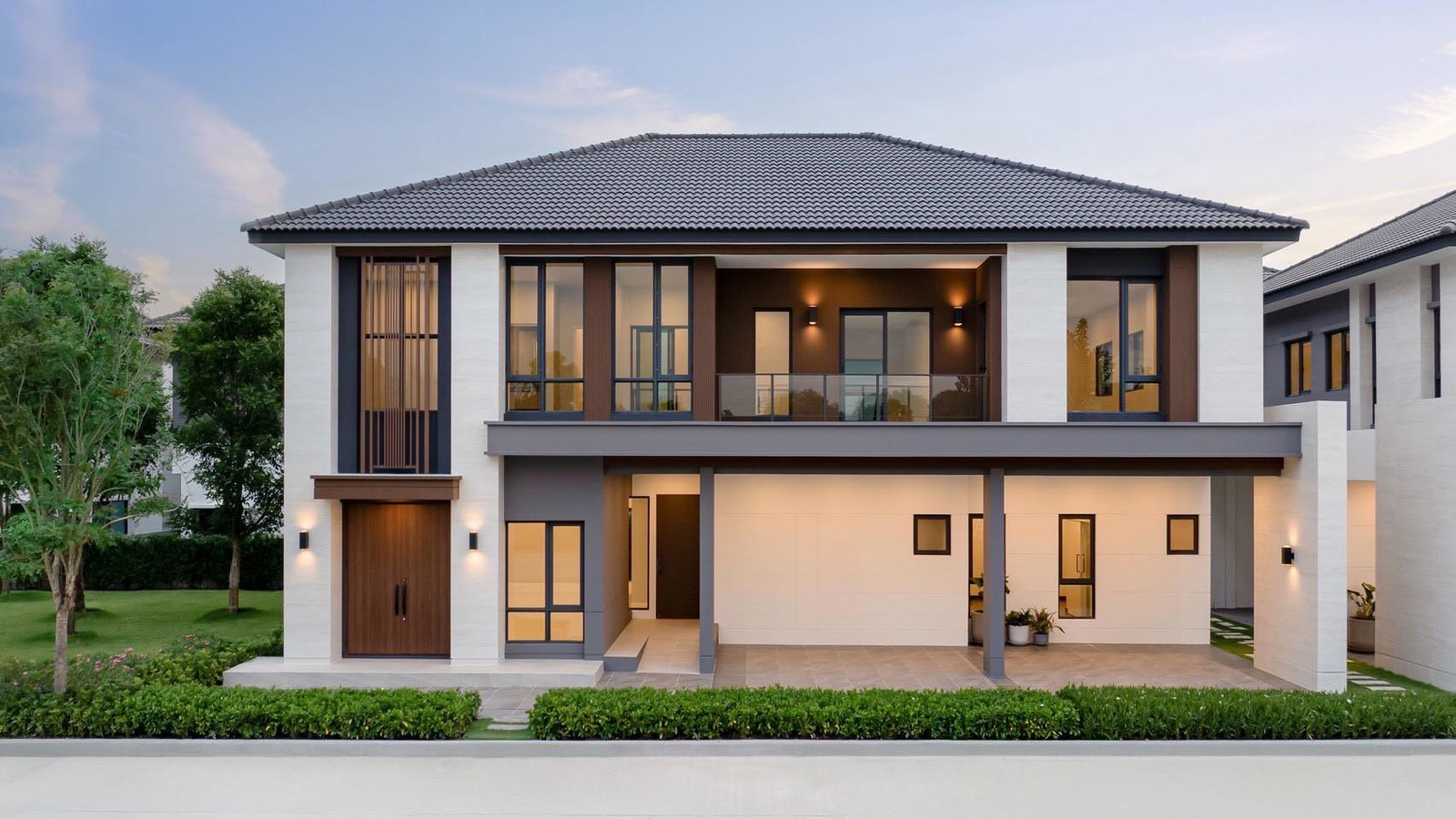 🔥The best location in Bangna Luxurious detached house full of amenities. Both department stores and leading international schools at The City Bangna 3