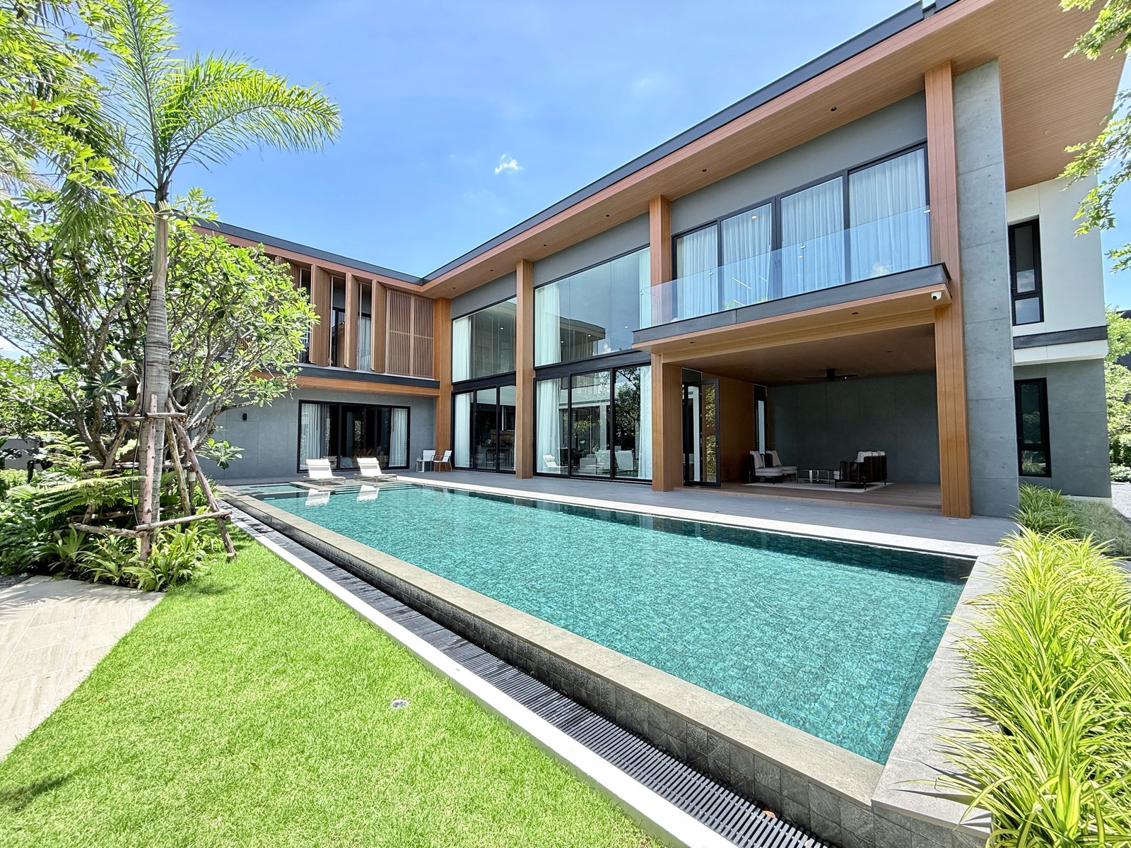 Nichada Alexandrite in Nichada Thani | Bare House 128MB✨ Nichada Alexandrite in Nichada Thani | Bare House 128MB✨