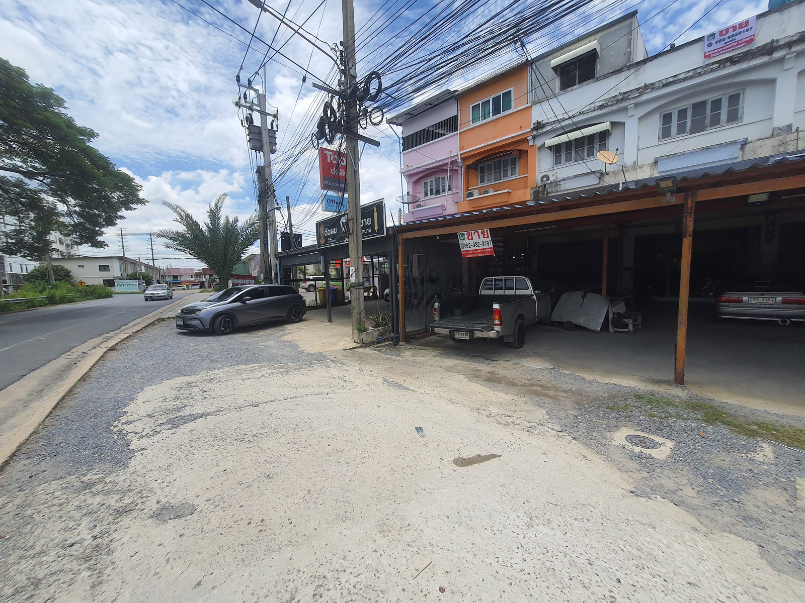 ขายอาคารพาณิชย์ 2.5 ชั้น บัวทองพาร์ควิลล์ – รูปที่ 2