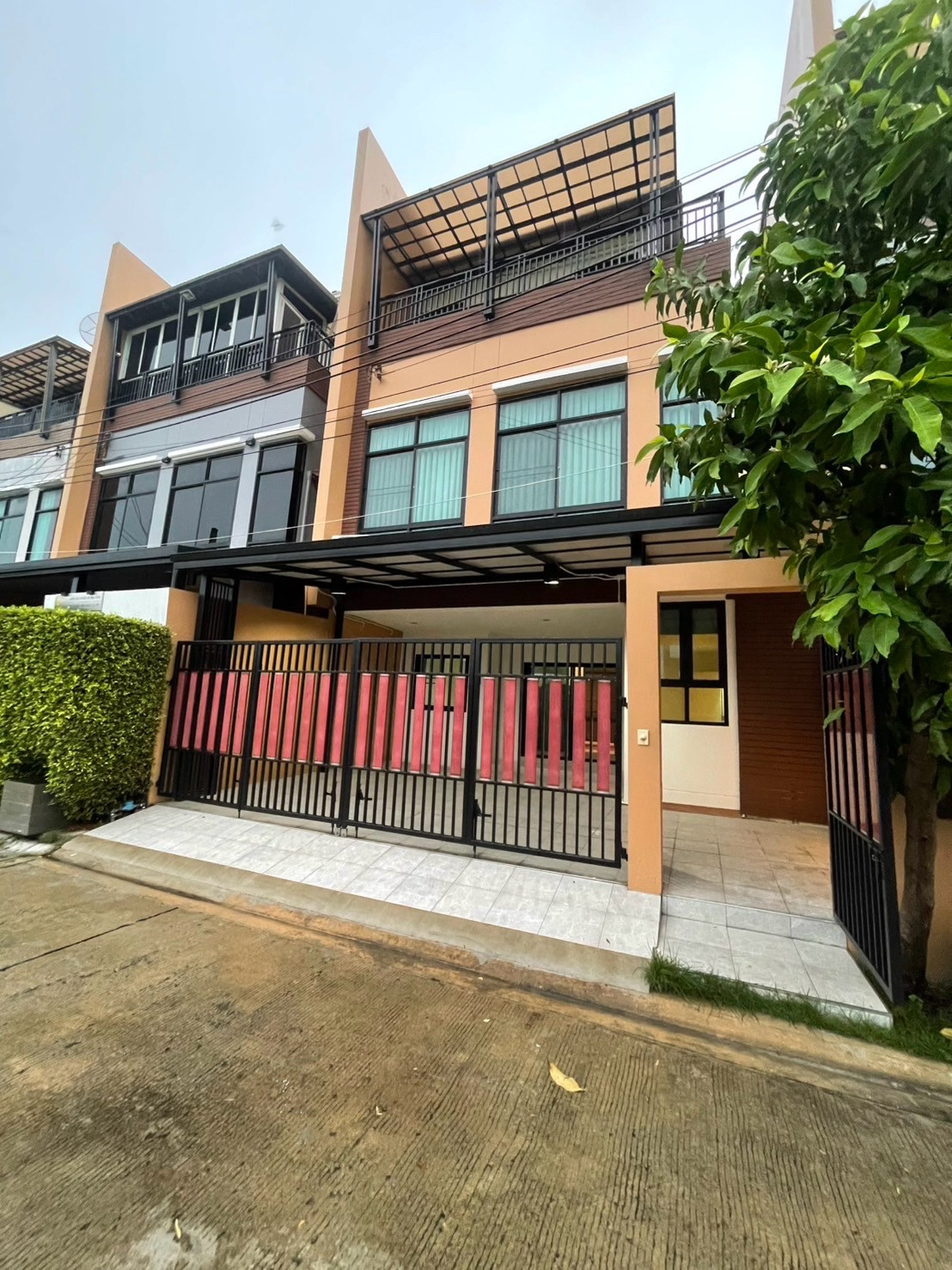 ✨ให้เช่า โฮมออฟฟิศ 3.5 ชั้น ประชาอุทิศ76 (ข้างโรงเรียนบูรณะศึกษา)