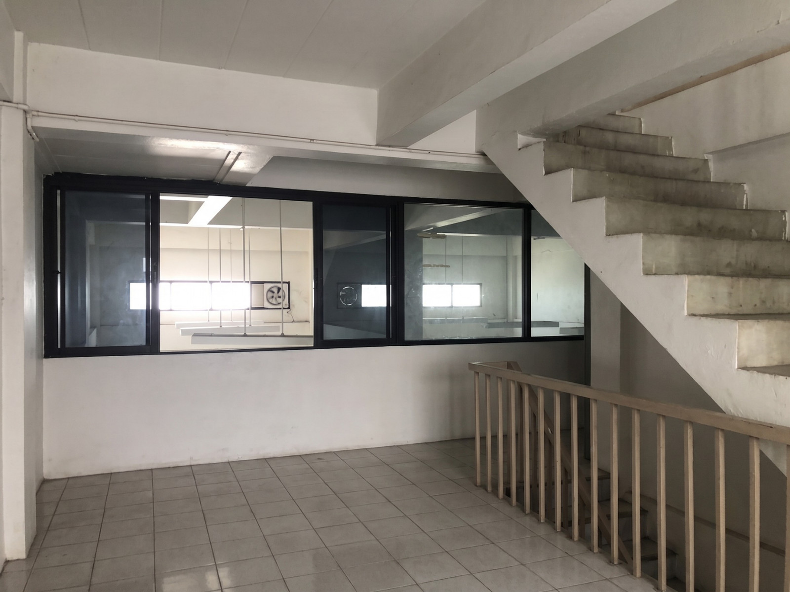 3-storey building for sale, 2 units, next to the intersection of Chanwechakit Road. – รูปที่ 4