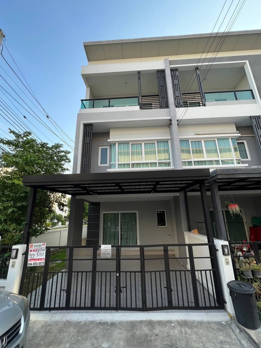 Cheap sale, 3-story townhome, 30.7 sq m, The Ricco Town Watcharapol Village, house has 3 bedrooms, 4 bathrooms, Ruammit Phatthana Road. Cheap sale, 3-story townhome, 30.7 sq m, The Ricco Town Watcharapol Village, house has 3 bedrooms, 4 bathrooms, Ruammit Phatthana Road.