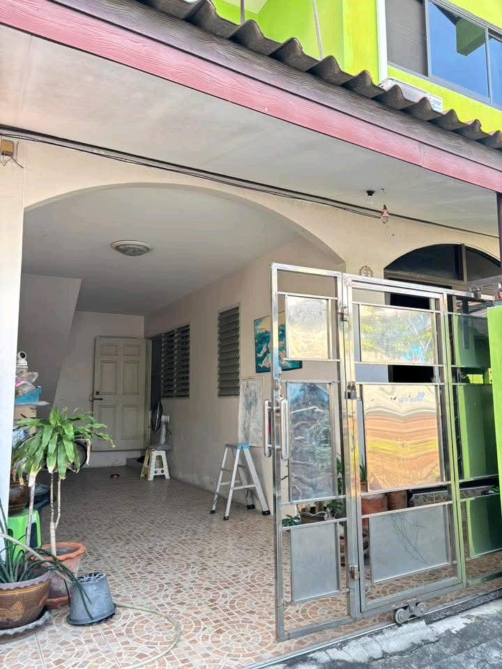 The is selling it himself, detached house, Soi Wat Dan Samrong, Sukhumvit 113. The is selling it himself, detached house, Soi Wat Dan Samrong, Sukhumvit 113.