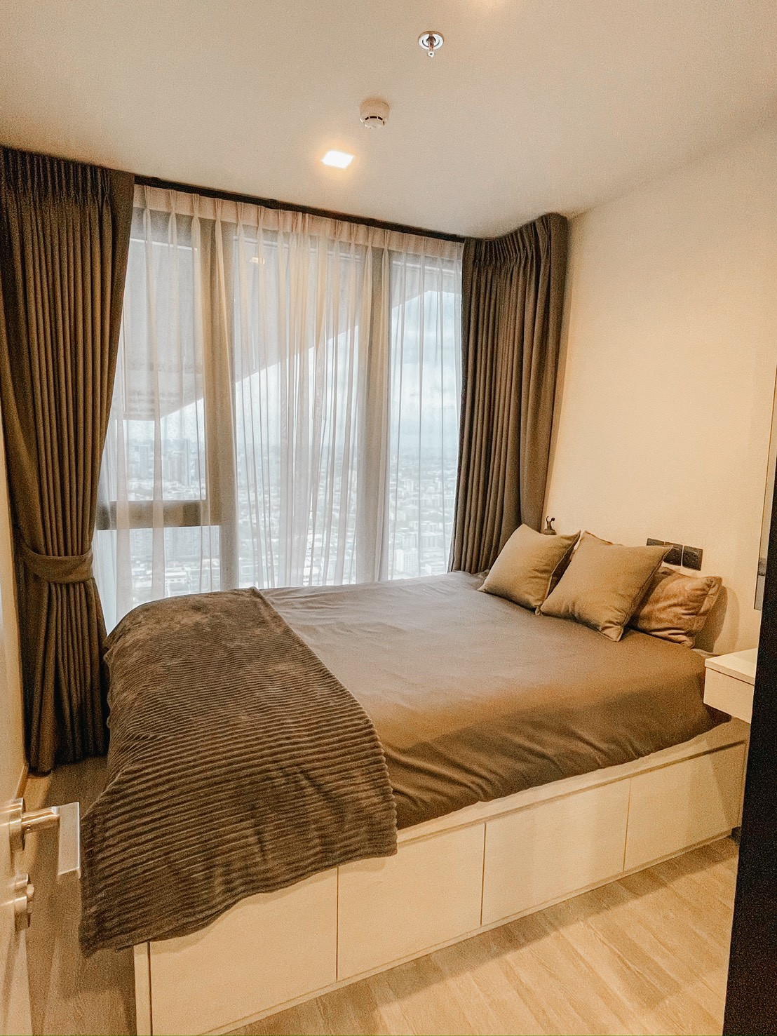 🔥 Duplex condo, high ceiling, near BTS Punnawithi, only 5.8 million baht! 🔥