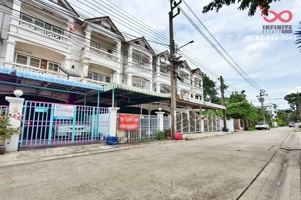 Townhome for sale, 3 floors, 24 sq m, Lat Phrao 113, near the Yellow Line, Bang Kapi Station.
