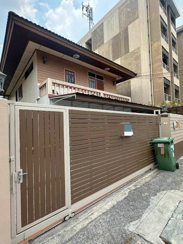 ให้เช่าบ้านเดี่ยว 2 ชั้น ถนนศูนย์วิจัย แอร์เฟอร์นิเจอร์ครบ มี3ห้องนอน3ห้องน้ำ1ห้องแม่บ้าน+ห้องน้ำ ราคาเช่าเดือนละ35,000บาท