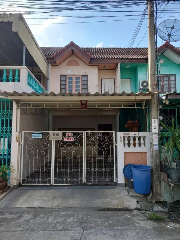 2-story townhouse for sale, Sinthawee Villa Village, Bang Mot-Chom Thong, Rama 2 Soi 43, price 1.9 million baht.