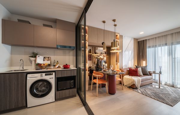 Hot Deal 🔥 Condo in the heart of Lat Phrao intersection, next to Central Ladprao with furniture. Interested 0655546998