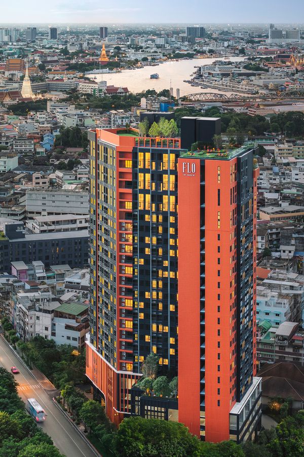 For sale FLO BY SANSIRI Flo by Sansiri, a condominium that will allow you to live the life you like with the most Flow, in a good location, only 350 meters from BTS Khlong San Station and 3 minutes from ICONSIAM, a landmark of Bangkok.