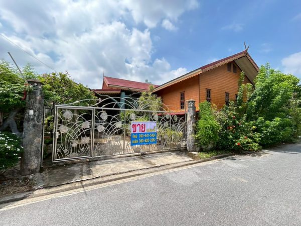 Land for sale with building, Soi Ramindra 91, next to 2 roads, only 12.9 million baht.