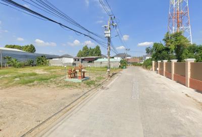 Land for sale in Soi Thesaban Bang Pu 111, measuring 560 square wah, just 350 meters from Sukhumvit Road. KK