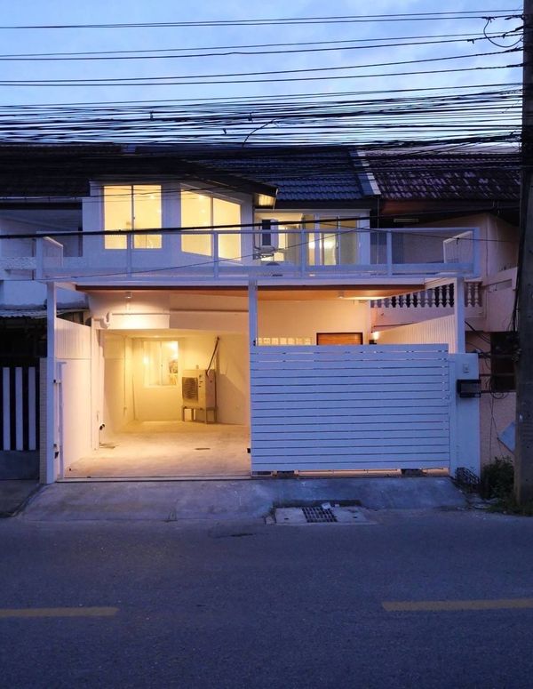 Sell with tenant til 30 June 2027One of the most sought after area in Bangkok,  easily traveling to Ekamai-Thonglor 