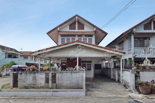 Pak Kret Village Tiwanon-Chaengwattana, corner plot, complete extension, good location next to the main road.