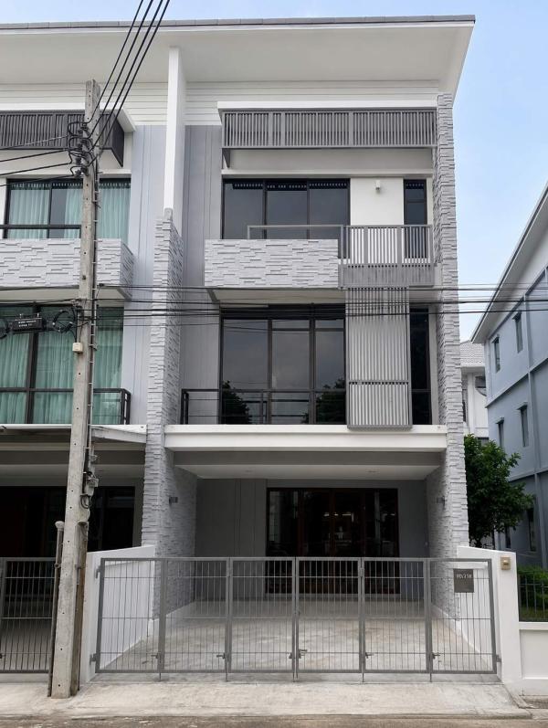 ทาวน์โฮมหลังมุม ติดถนนบางนา-ตราด กม.5. ✨ เพล็กซ์ บางนา / 3 ห้องนอน (ขาย), PLEX Bangna / 3 Bedrooms (FOR SALE) DA135