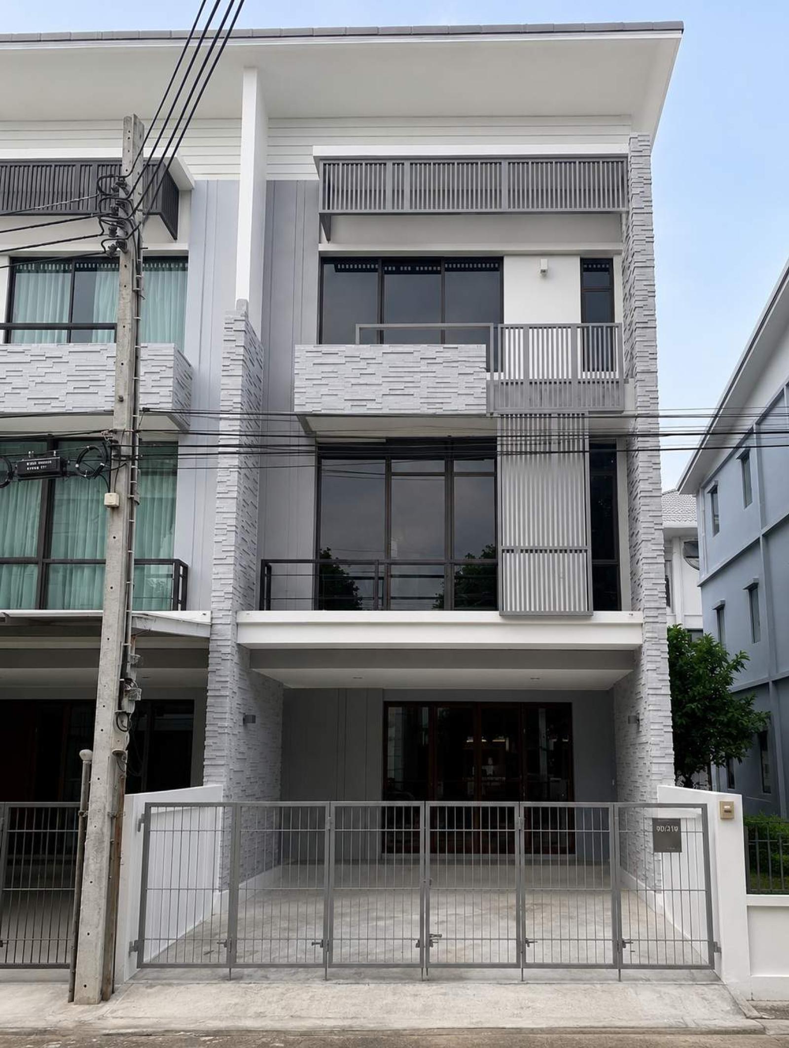 Corner townhome, located on Bangna-Trat Road KM 5. ✨ PLEX Bangna / 3 Bedrooms (FOR SALE) DA135 Corner townhome, located on Bangna-Trat Road KM 5. ✨ PLEX Bangna / 3 Bedrooms (FOR SALE) DA135